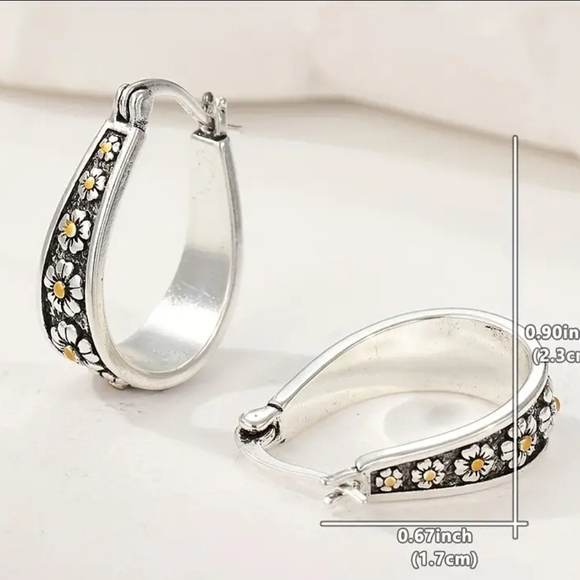 Vintage Style Boho Silver Floral Hoop Earrings- NEW! - Picture 2 of 3